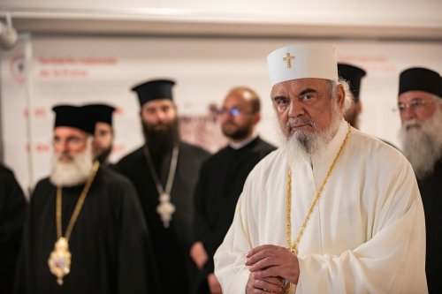 Patriarhul României a vizitat expoziția „Serbarea de la Putna - 150” Poza 180442