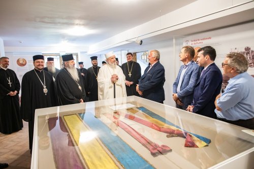 Patriarhul României a vizitat expoziția „Serbarea de la Putna - 150”