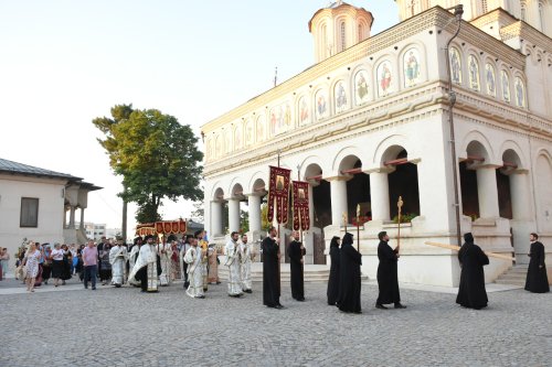 Prohodul Maicii Domnului la Catedrala Patriarhală Poza 180404