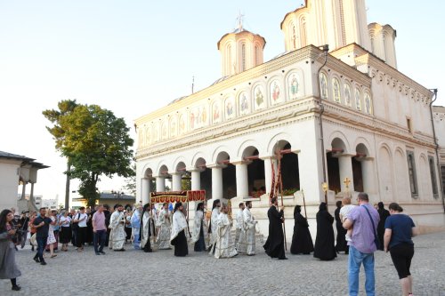 Prohodul Maicii Domnului la Catedrala Patriarhală Poza 180405