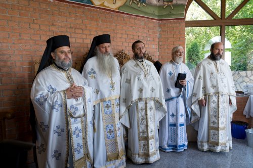 Sfințirea Altarului de vară al Mănăstirii Piatra Sfântă din Iași Poza 180240