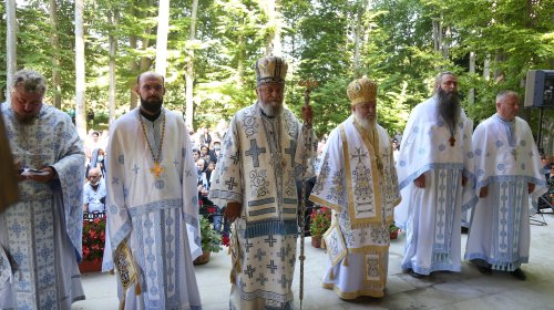 Sărbătoare la Mănăstirea Brâncoveanu de la Sâmbăta de Sus Poza 180546