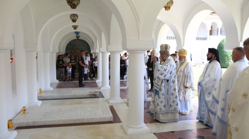Sărbătoare la Mănăstirea Brâncoveanu de la Sâmbăta de Sus Poza 180551