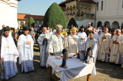 Sărbătoare la Mănăstirea Brâncoveanu de la Sâmbăta de Sus Poza 180554