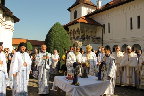 Sărbătoare la Mănăstirea Brâncoveanu de la Sâmbăta de Sus Poza 180556