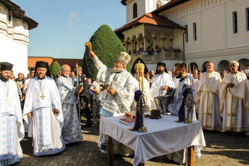 Sărbătoare la Mănăstirea Brâncoveanu de la Sâmbăta de Sus Poza 180557