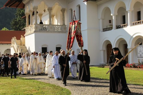 Sărbătoare la Mănăstirea Brâncoveanu de la Sâmbăta de Sus Poza 180558