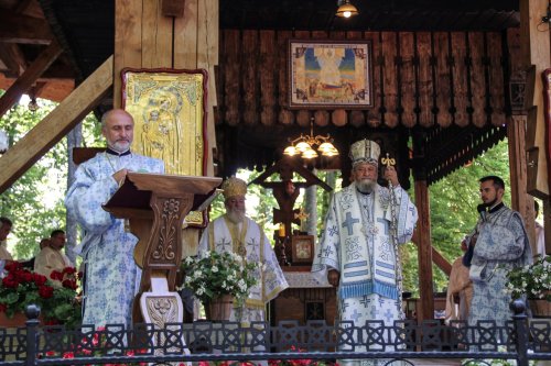 Sărbătoare la Mănăstirea Brâncoveanu de la Sâmbăta de Sus Poza 180570