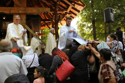 Sărbătoare la Mănăstirea Brâncoveanu de la Sâmbăta de Sus Poza 180578