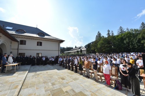 Congresul studențesc aniversar desfășurat la Mănăstirea Putna Poza 180960