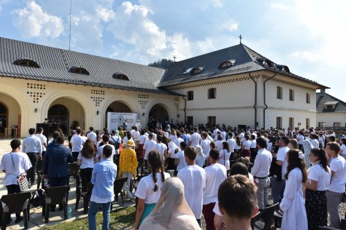 Congresul studențesc aniversar desfășurat la Mănăstirea Putna Poza 180964
