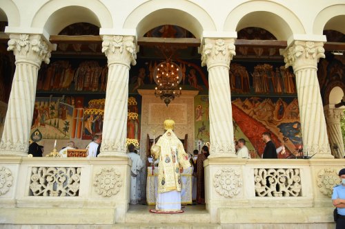 Icoane în mozaic impresionante sfințite la ctitoria Brâncovenilor din București  Poza 180863