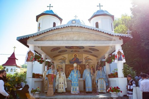 Liturghie arhierească la Mănăstirea Sânmărtinul de Câmpie, Mureş Poza 180752