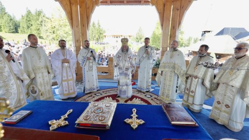 Mii de credincioşi la sărbătoarea Mănăstirii Moisei, Maramureş Poza 181006