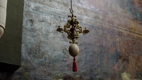 Ouăle de struț din naosul bisericilor - o învățătură duhovnicească străveche Poza 180925