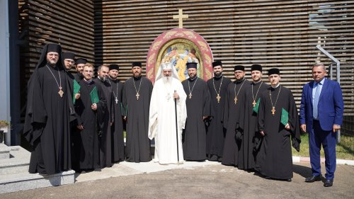 Patriarhul României şi-a încheiat astăzi vizita la Mănăstirea Putna Poza 181026