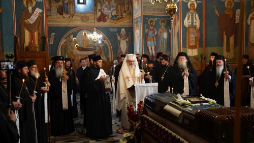 Patriarhul României şi-a încheiat astăzi vizita la Mănăstirea Putna Poza 181029