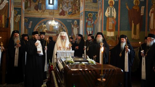 Patriarhul României şi-a încheiat astăzi vizita la Mănăstirea Putna Poza 181030