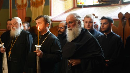 Patriarhul României şi-a încheiat astăzi vizita la Mănăstirea Putna Poza 181031