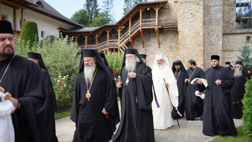 Patriarhul României şi-a încheiat astăzi vizita la Mănăstirea Putna Poza 181035