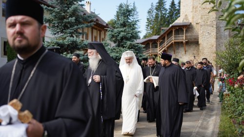 Patriarhul României şi-a încheiat astăzi vizita la Mănăstirea Putna Poza 181036