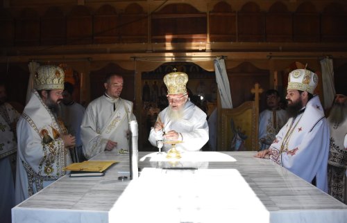 Sfințirea bisericii Mănăstirii „Crucea Iancului” de la Mărișel