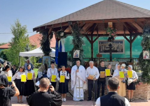 Copii premiaţi cu prilejul hramului parohiei doljene Işalniţa Poza 181288