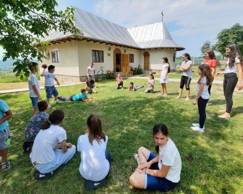 Şcoala de varǎ „Hristos  ȋn mijlocul copiilor” ȋn Parohia Enǎchești, Bacău Poza 181270
