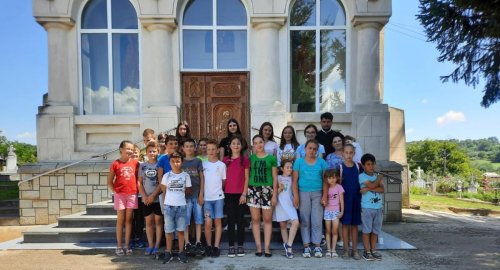 Şcoala de varǎ „Hristos  ȋn mijlocul copiilor” ȋn Parohia Enǎchești, Bacău Poza 181271