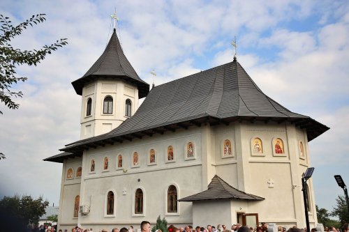 Biserica din comuna Broscăuți, sfințită de Mitropolitul Moldovei și Bucovinei Poza 181474