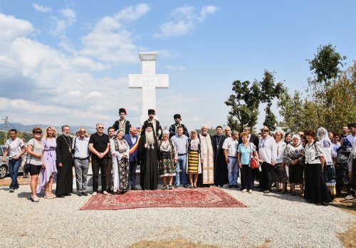 A fost sfințită troița ridicată în memoria lui Tudor Vladimirescu la Cireșu Poza 181579