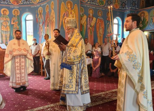 Credincioșii Parohiei Brătești din Argeș au un nou preot paroh