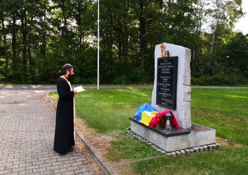 Comemorare şi comuniune a credincioşilor români de peste hotare Poza 181663