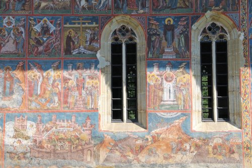 Zidurile Moldoviței, o frescă în tușe de lumină Poza 181543