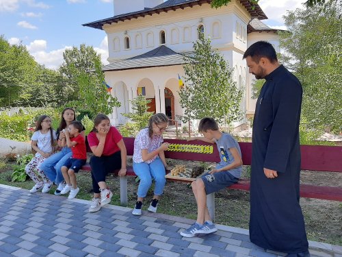 Activități pentru copii la Mănăstirea Toflea din județul Galați Poza 181866