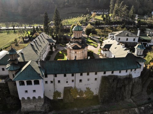 Mănăstirea Cozia, mirific tărâm cu limpezimi de har Poza 181921