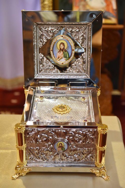 Patriarhul României a sfinţit două racle pentru moaştele Botezătorului Domnului Poza 181967
