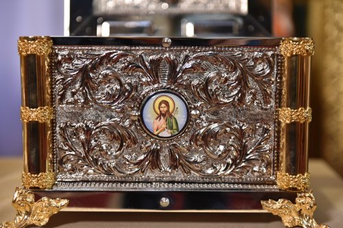 Patriarhul României a sfinţit două racle pentru moaştele Botezătorului Domnului Poza 181970