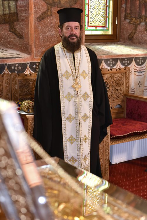 Patriarhul României a sfinţit două racle pentru moaştele Botezătorului Domnului Poza 181971