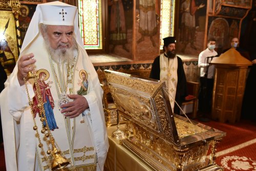 Patriarhul României a sfinţit două racle pentru moaştele Botezătorului Domnului Poza 181972