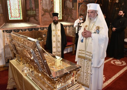 Patriarhul României a sfinţit două racle pentru moaştele Botezătorului Domnului Poza 181973