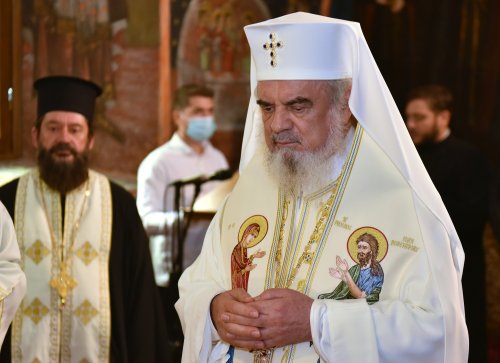 Patriarhul României a sfinţit două racle pentru moaştele Botezătorului Domnului Poza 181974