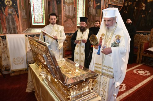 Patriarhul României a sfinţit două racle pentru moaştele Botezătorului Domnului Poza 181977