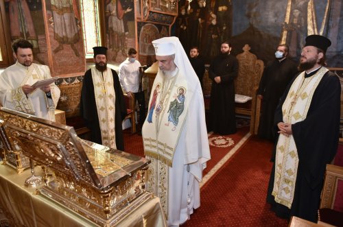 Patriarhul României a sfinţit două racle pentru moaştele Botezătorului Domnului Poza 181979