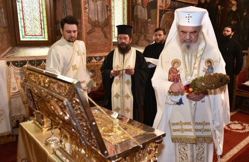 Patriarhul României a sfinţit două racle pentru moaştele Botezătorului Domnului Poza 181981