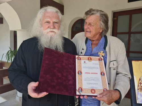Actorul Florin Piersic a primit Ordinul „Mușatinii” al Arhiepiscopiei Sucevei și Rădăuților