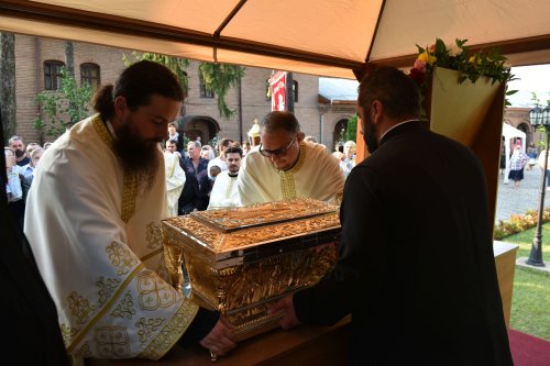 Procesiune la ceas de seară la Mănăstirea Plumbuita din București Poza 182009