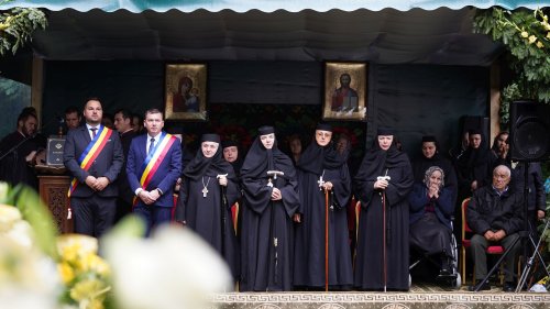 Liturghie arhierească la Sihăstria Râșcăi Poza 182200