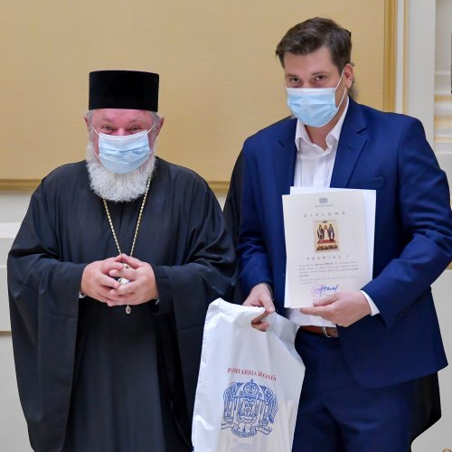 Premierea câștigătorilor celei de-a 10-a ediții a concursului „Icoana ortodoxă - lumina credinței” Poza 182432