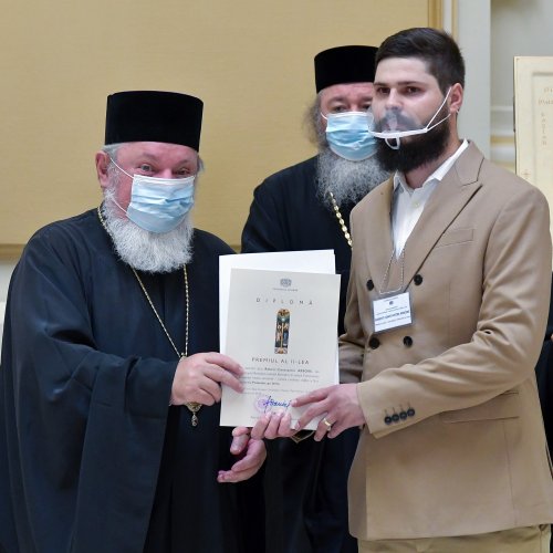 Premierea câștigătorilor celei de-a 10-a ediții a concursului „Icoana ortodoxă - lumina credinței” Poza 182436